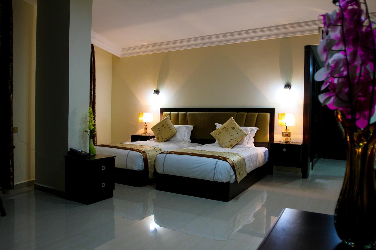 Queen Plaza Hotel Hebron Buitenkant foto