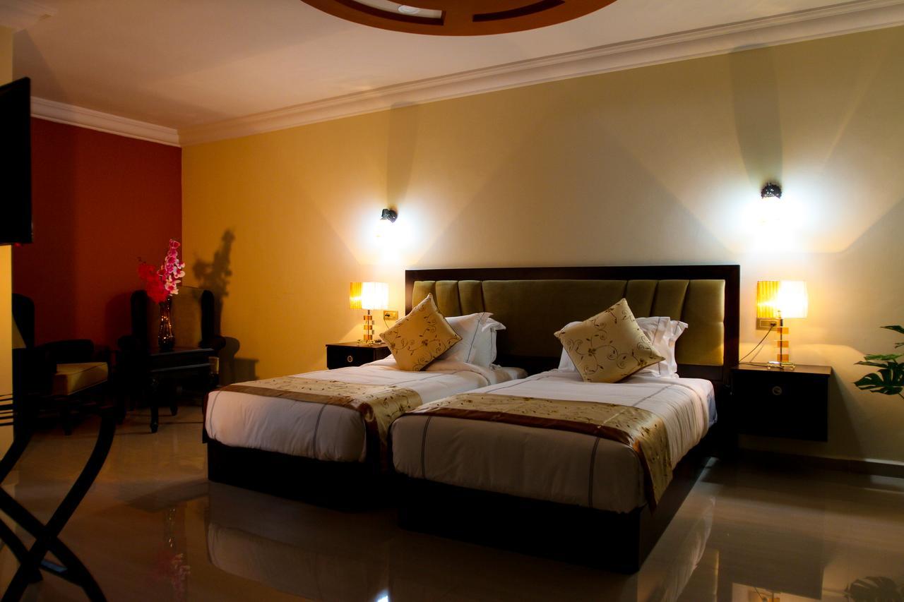 Queen Plaza Hotel Hebron Buitenkant foto