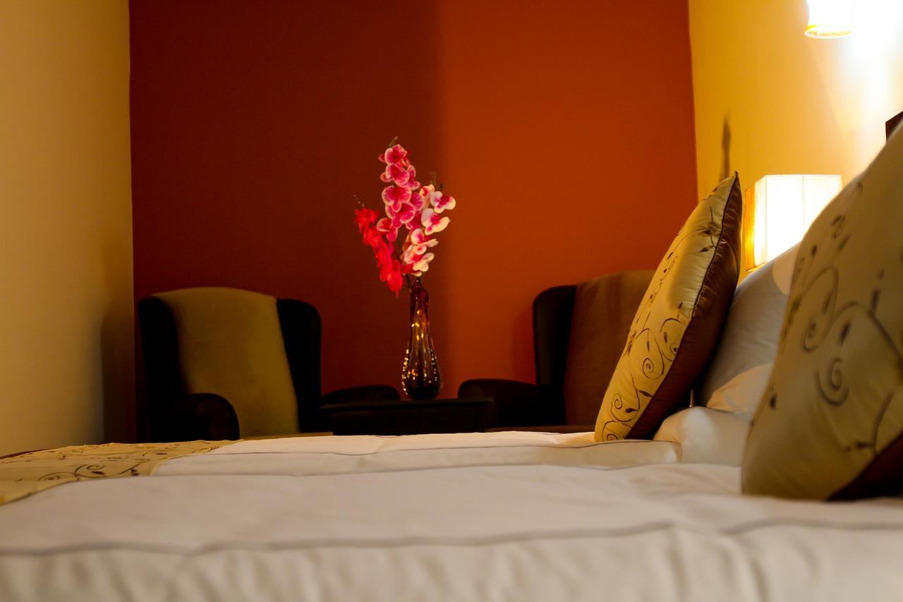 Queen Plaza Hotel Hebron Buitenkant foto