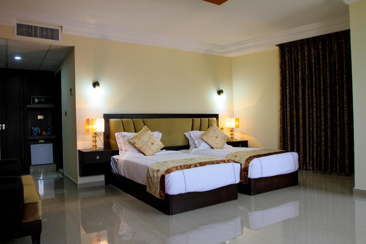Queen Plaza Hotel Hebron Buitenkant foto