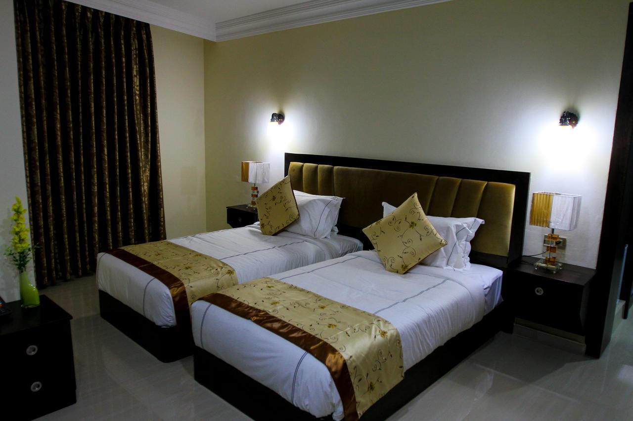 Queen Plaza Hotel Hebron Buitenkant foto