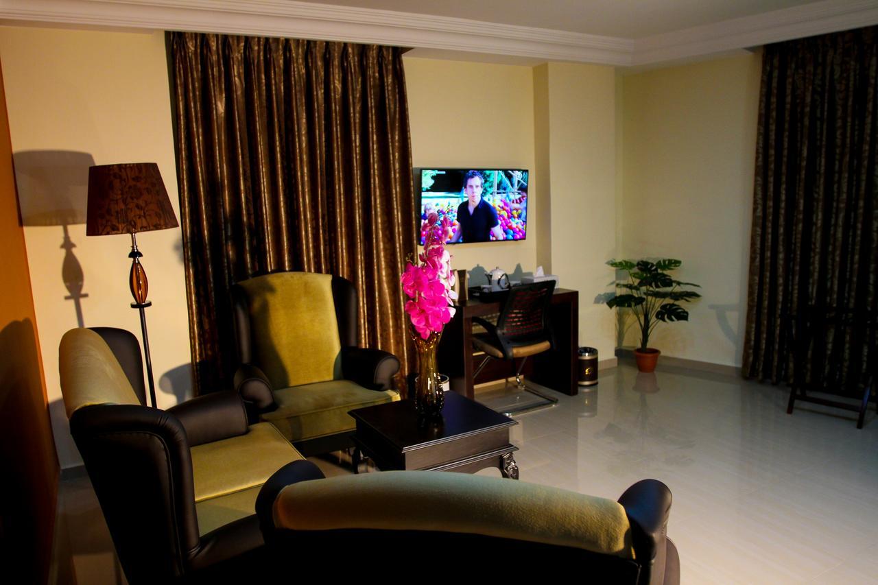 Queen Plaza Hotel Hebron Buitenkant foto