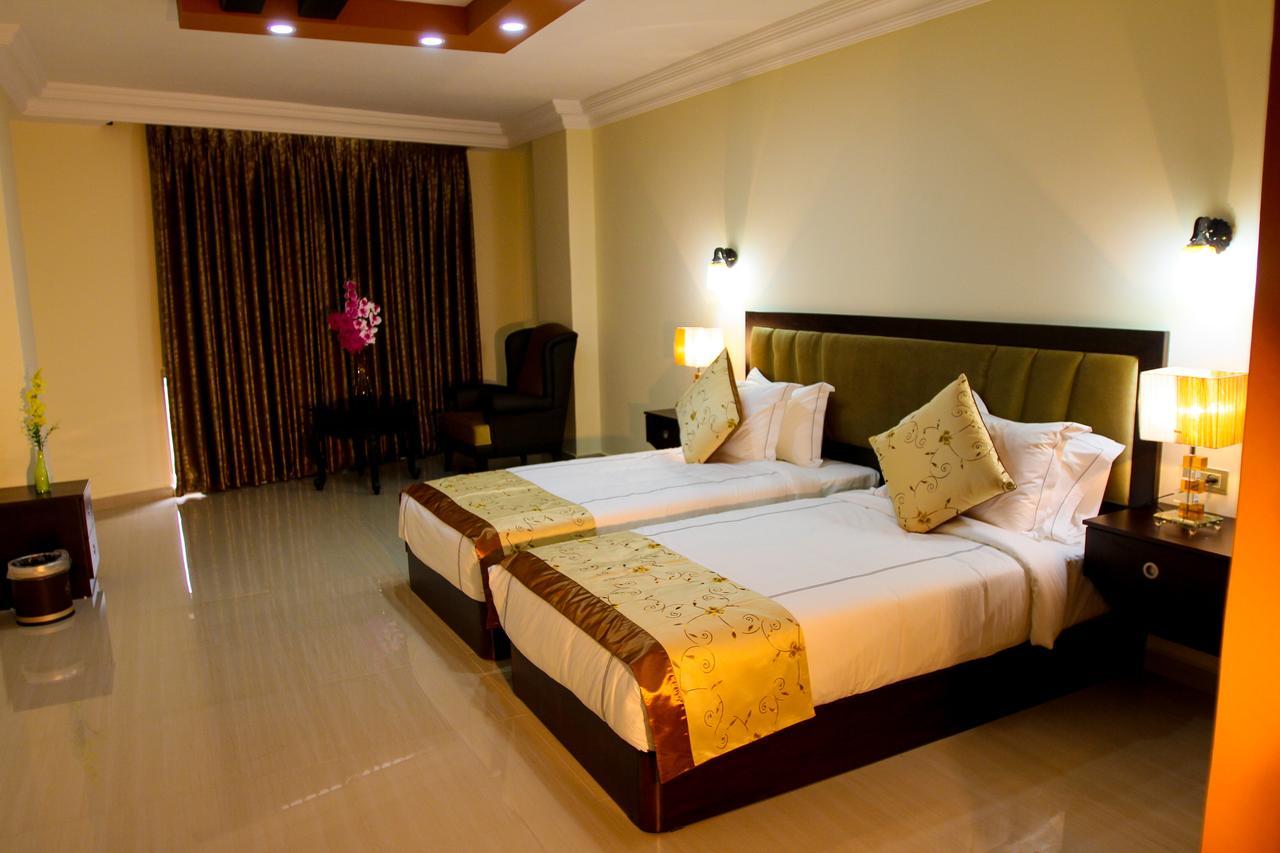 Queen Plaza Hotel Hebron Buitenkant foto
