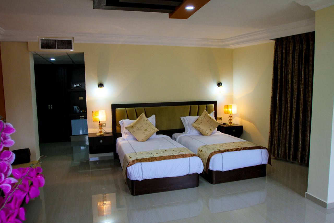 Queen Plaza Hotel Hebron Buitenkant foto