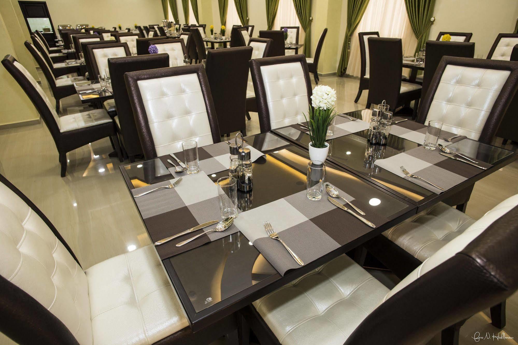 Queen Plaza Hotel Hebron Buitenkant foto