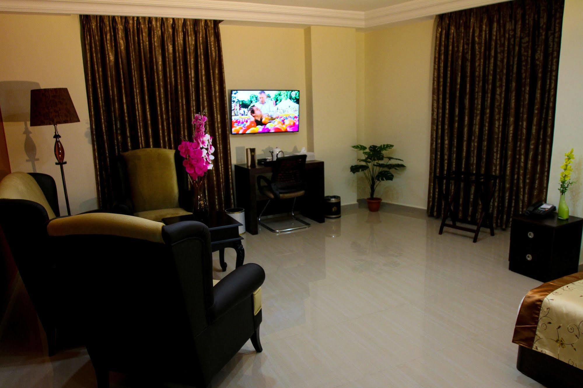 Queen Plaza Hotel Hebron Buitenkant foto